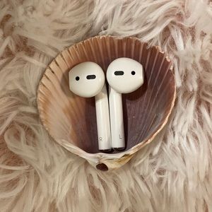 AirPods 2nd Gen - no charging case